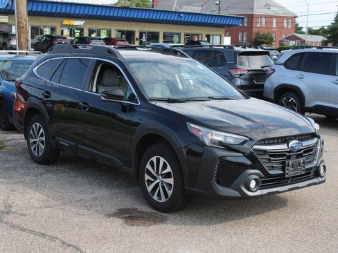 Used 2024 Subaru Outback Premium AWD/4WD image 3