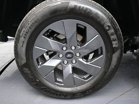 Used 2024 Ford F150 Lightning Platinum AWD/4WD image 32