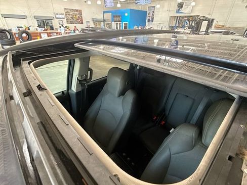 Used 2017 Chevrolet Traverse LT w/ Style and Technology Package image 22