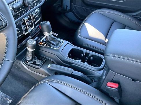 New 2026 Jeep Gladiator Sport AWD/4WD image 9