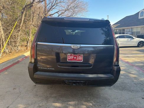 Used 2017 Cadillac Escalade ESV Premium Luxury RWD image 9