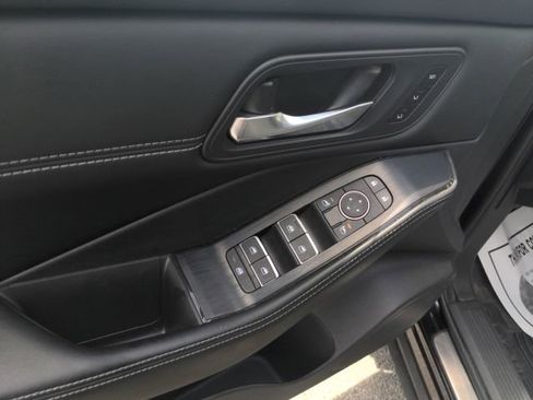 Used 2025 Nissan Rogue SL w/ Tech Package AWD/4WD image 11