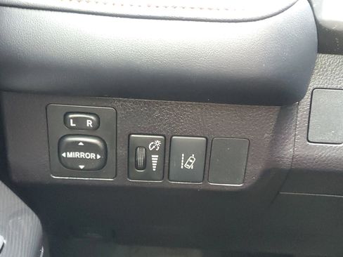 Used 2018 Toyota RAV4 SE w/ Power Extra Value Package image 22