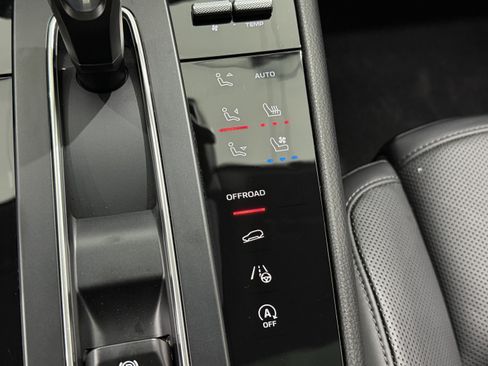 Certified 2025 Porsche Macan image 39