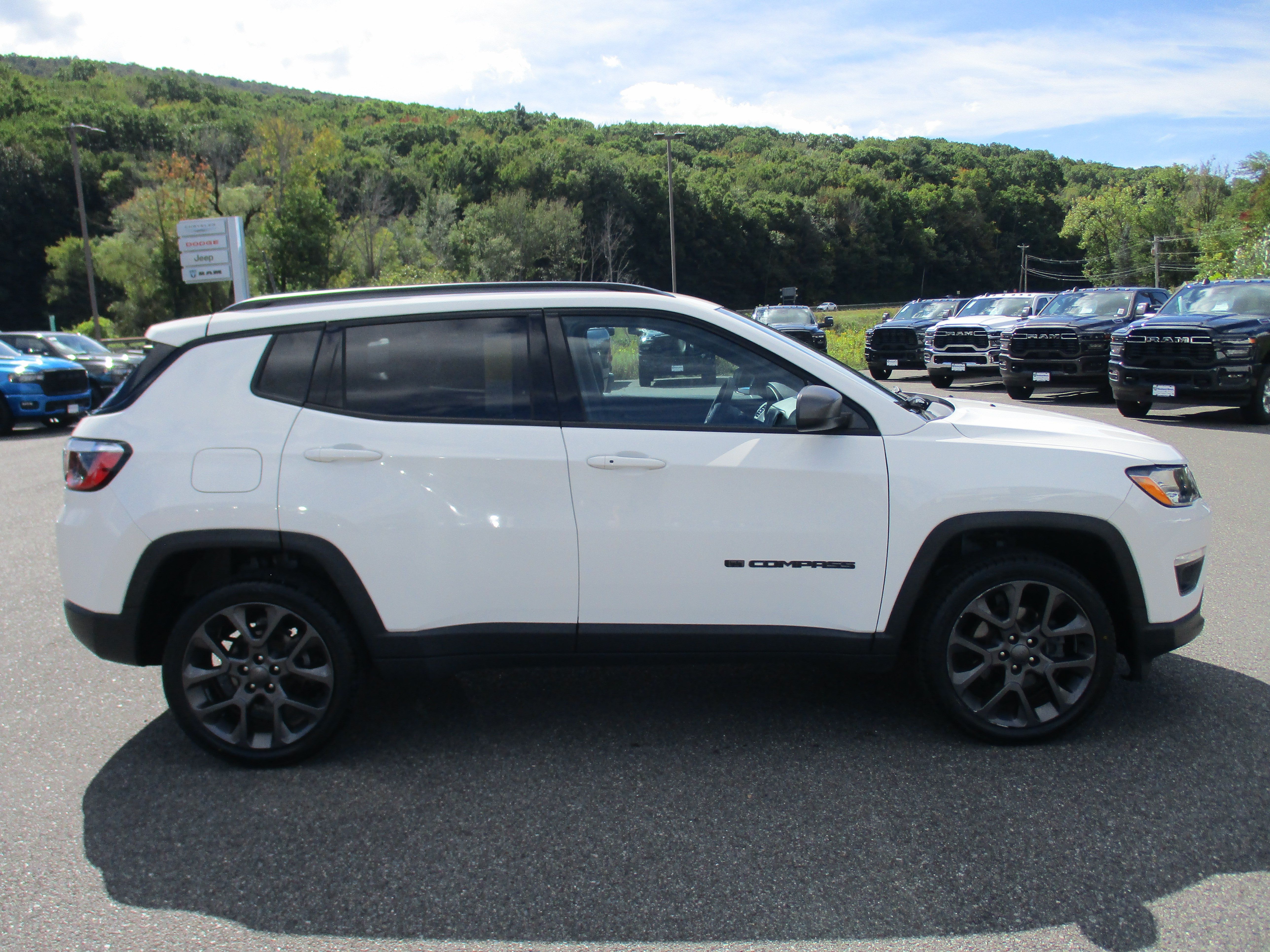 Used 2021 Jeep Compass Latitude AWD/4WD image 4
