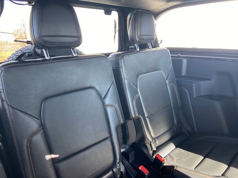 Used 2021 Ford Bronco Badlands image 8