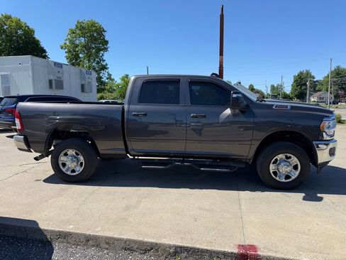 Used 2024 RAM 2500 Tradesman w/ Chrome Appearance Group AWD/4WD image 5