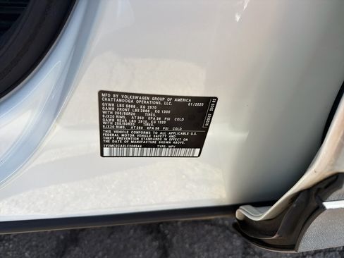 Used 2020 Volkswagen Atlas Cross Sport SEL image 32