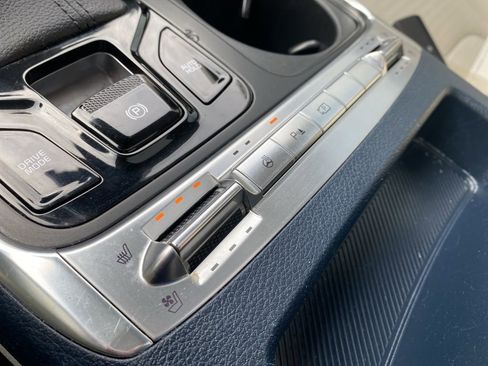 Used 2025 Kia Carnival SX Prestige image 38