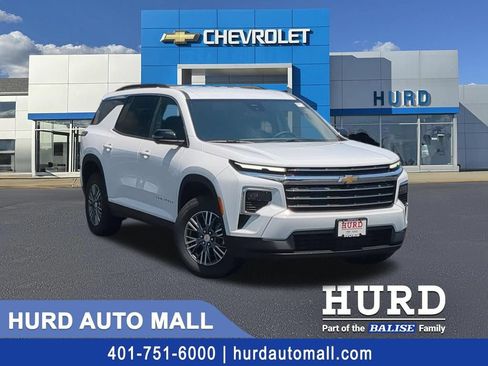 New 2026 Chevrolet Traverse LT w/ Driver Confidence Package AWD/4WD image 1