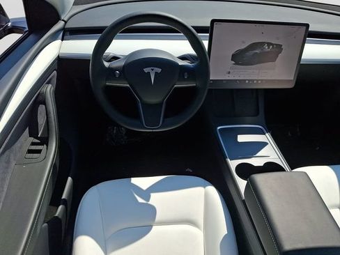 Used 2024 Tesla Model Y Long Range AWD/4WD image 13