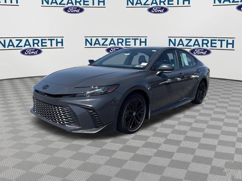 Used 2025 Toyota Camry SE w/ Convenience Package FWD image 3