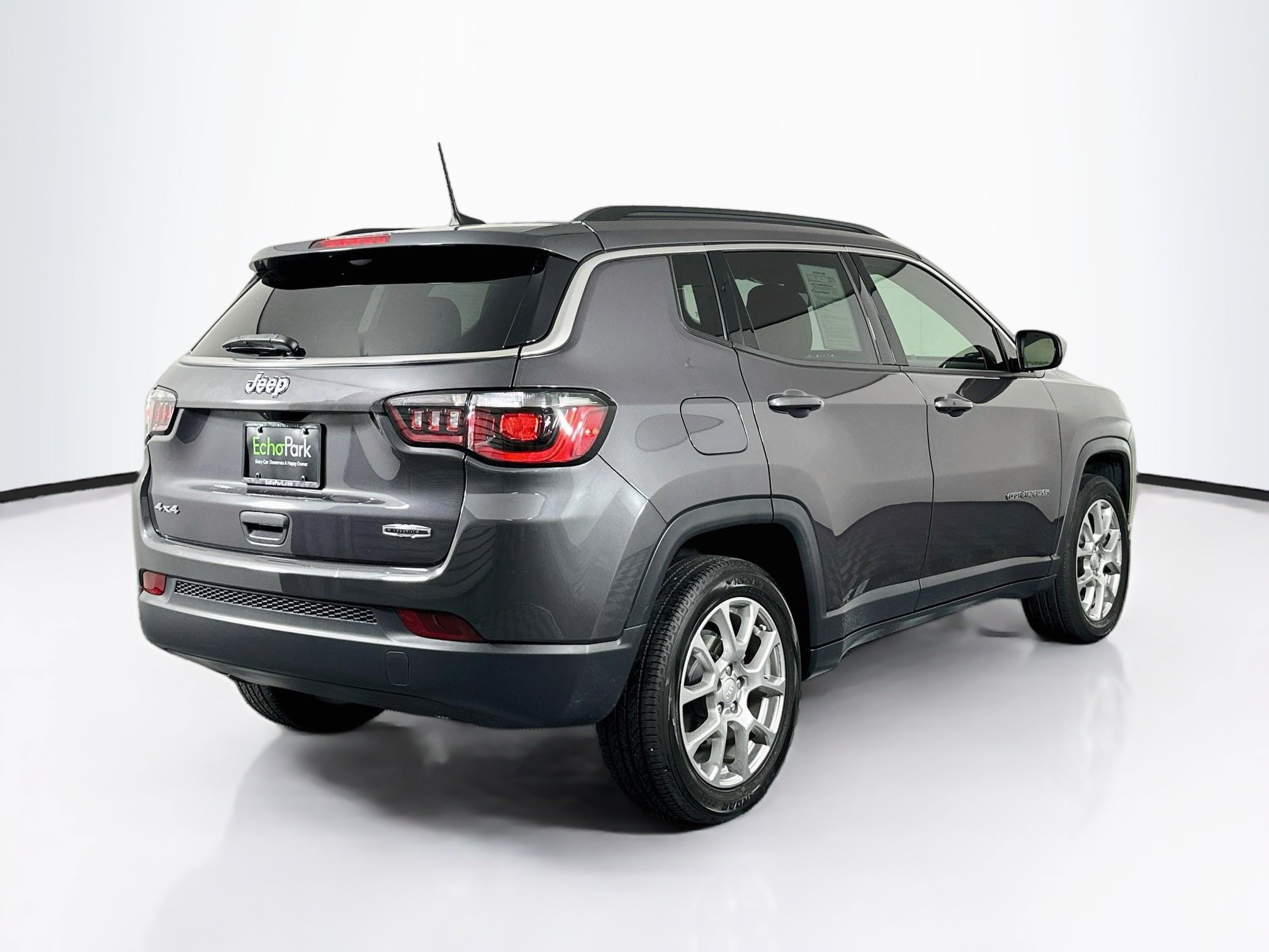 Used 2024 Jeep Compass Latitude AWD/4WD image 9