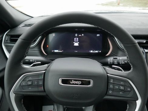 New 2025 Jeep Grand Cherokee Altitude image 22