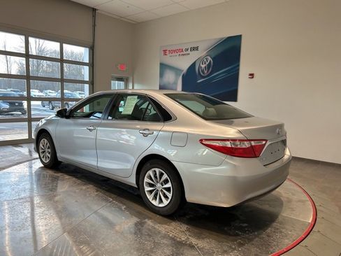 Used 2017 Toyota Camry LE image 4
