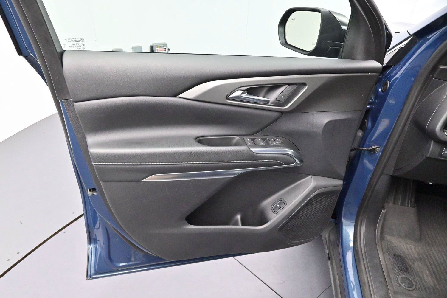 Used 2024 Chevrolet Traverse LT w/ LPO, Floor Liner Package FWD image 9