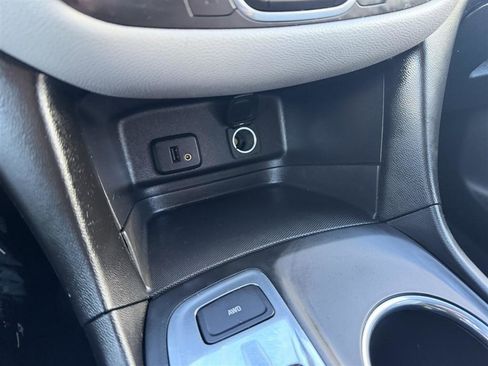 Used 2018 Chevrolet Equinox LS image 26