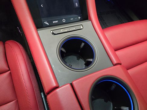 Used 2021 Porsche Taycan 4S w/ Premium Package image 39