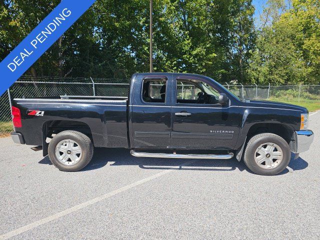 Used 2013 Chevrolet Silverado 1500 LT w/ All-Star Edition AWD/4WD image 2