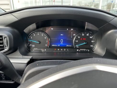 Used 2023 Ford Explorer XLT w/ Equipment Group 202A image 6