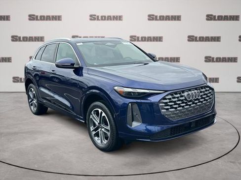 Certified 2025 Audi Q5 Premium w/ Convenience Package image 7