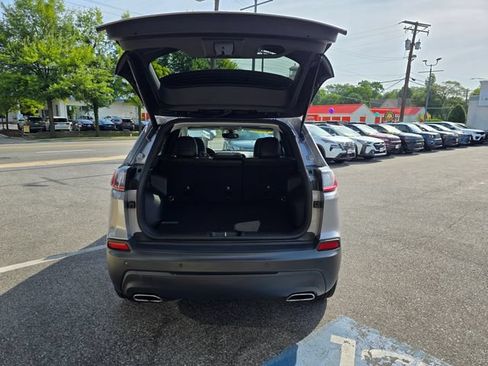 Used 2019 Jeep Cherokee Latitude Plus AWD/4WD image 34