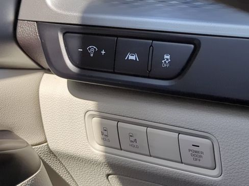 Used 2023 Kia Carnival LX FWD image 38