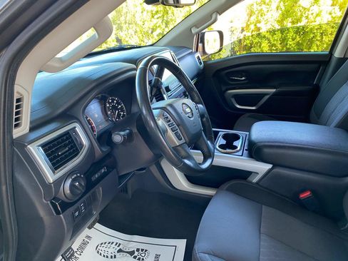 Used 2021 Nissan Titan SV w/ SV Convenience Package RWD image 24
