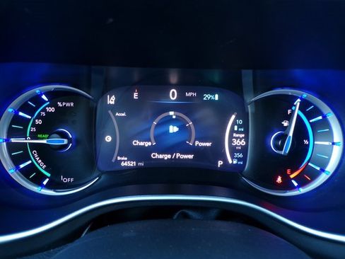 Used 2023 Chrysler Pacifica Touring-L image 18