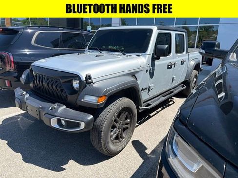 Used 2023 Jeep Gladiator Sport AWD/4WD image 3
