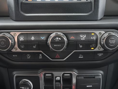 Used 2023 Jeep Wrangler Unlimited Sport AWD/4WD image 32