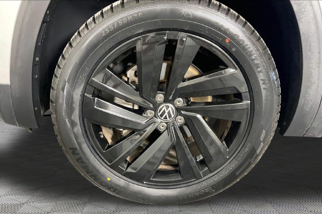 Used 2023 Volkswagen Atlas Cross Sport SE FWD image 29