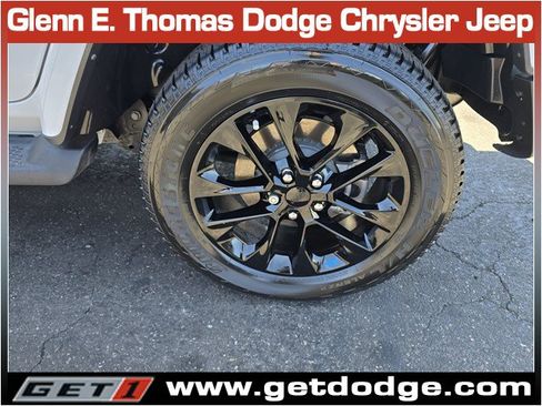 Used 2023 Jeep Wrangler Unlimited Sahara w/ Cold Weather Group AWD/4WD image 38