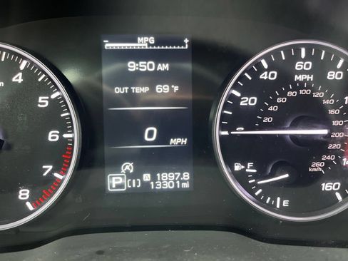 Used 2024 Subaru Crosstrek 2.0i Premium AWD/4WD image 11