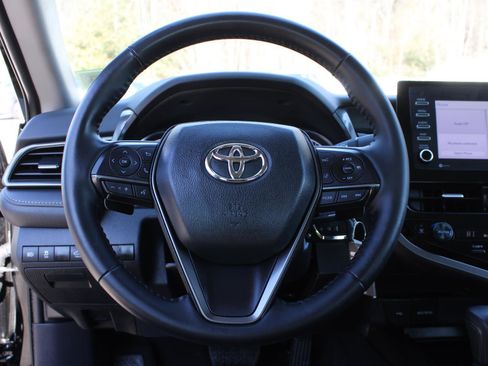 Used 2024 Toyota Camry SE w/ Cold Weather Package image 9