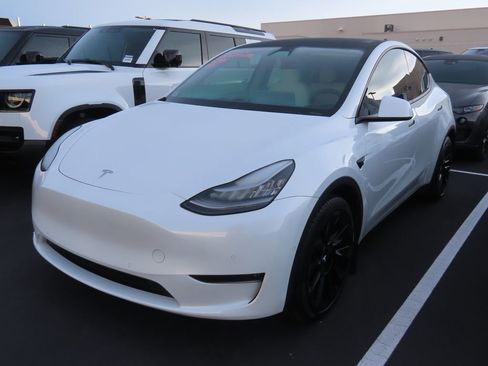 Used 2021 Tesla Model Y Long Range image 2