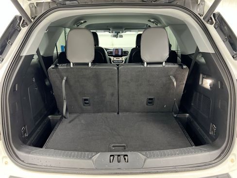 Used 2023 Ford Explorer XLT w/ Equipment Group 202A image 23