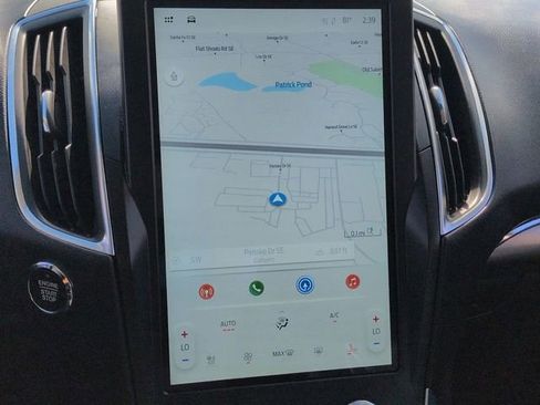 Used 2024 Ford Edge Titanium image 27