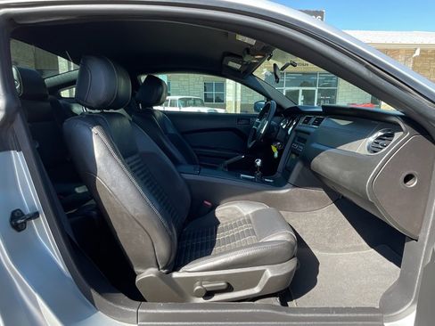 Used 2010 Ford Mustang GT Premium image 28
