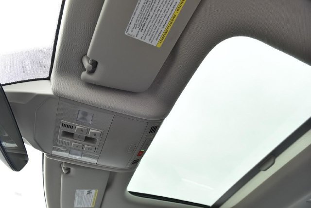 Used 2025 Volkswagen Jetta SE w/ Sunroof Package FWD image 22