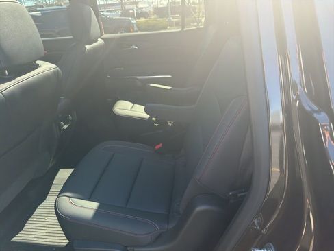 Used 2025 Chevrolet Traverse Z71 w/ Enhanced Driving Package image 8