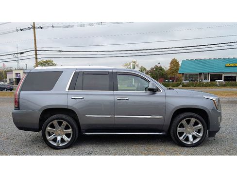 Used 2019 Cadillac Escalade Luxury image 8