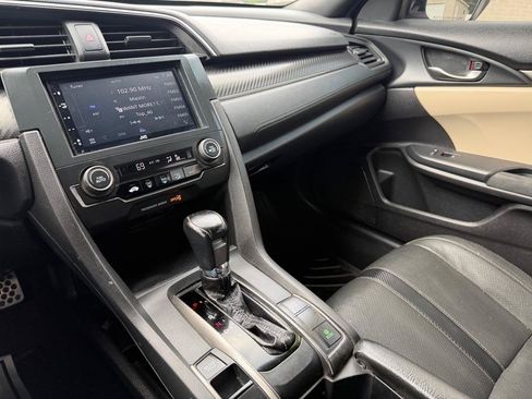 Used 2018 Honda Civic Sport image 12