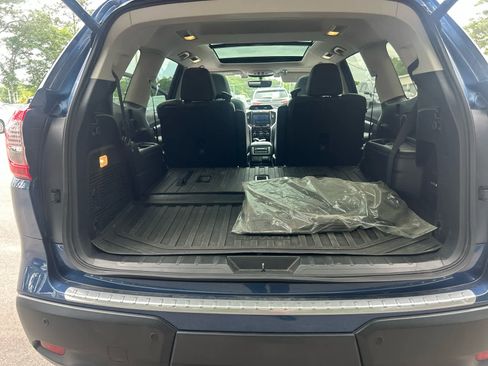 Used 2022 Subaru Ascent Limited w/ Technology Package AWD/4WD image 9