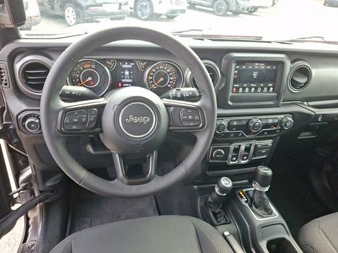 Used 2023 Jeep Wrangler Sport S image 12