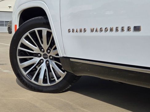 Used 2024 Jeep Grand Wagoneer L Series III AWD/4WD image 35