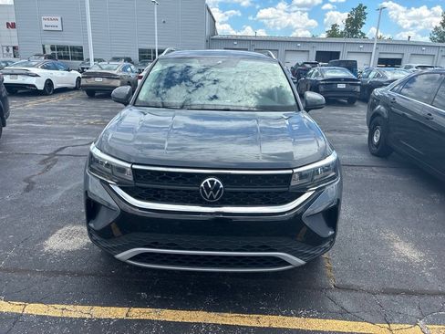 Used 2023 Volkswagen Taos SE w/ Black Wheel Package AWD/4WD image 2