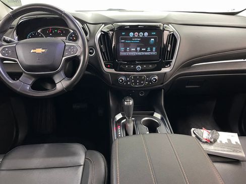 Certified 2019 Chevrolet Traverse LT image 2