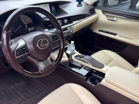 Used 2018 Lexus ES 350 w/ Navigation System Package image 11