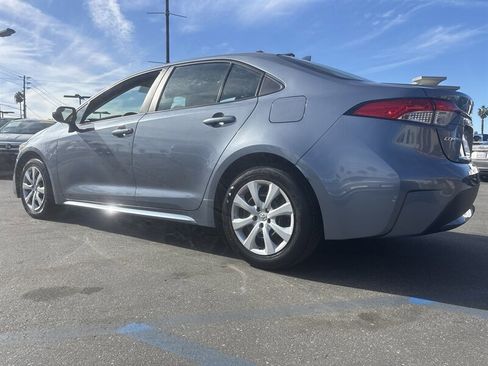 Used 2022 Toyota Corolla LE image 4